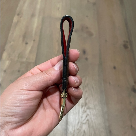 Louis Vuitton Monogram Revamped Keychain Brown
Handmade Luxury Key Fob - Picture 5 of 7